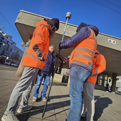 Vermessungsgerät Trimble04